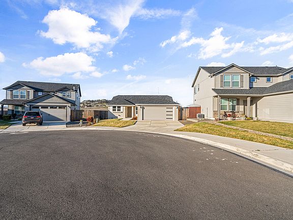 2nd image of 3509 Carnelian St