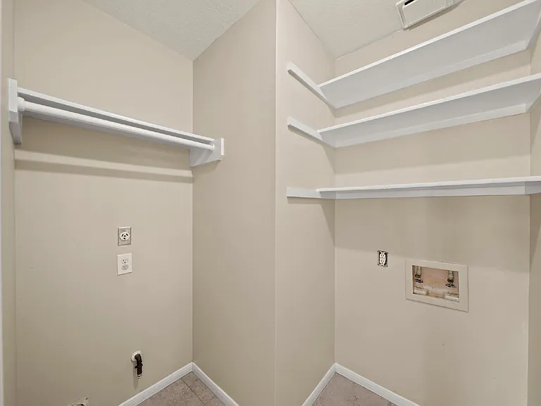 6355 Northland Dr — Photo 32