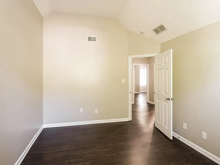 671 Woodstone Rd — Photo 12