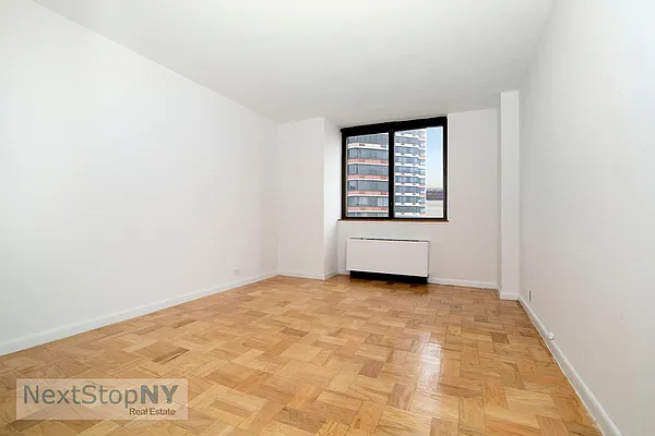 Rented by NextStopNY | media 14