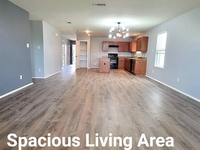 1609 Lone Pine Dr — Photo 3