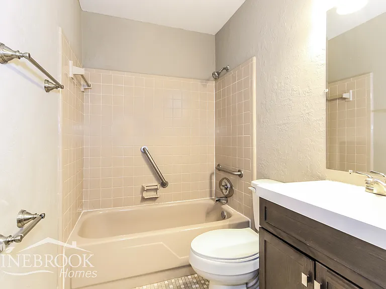 1920 Preston Dr — Photo 13