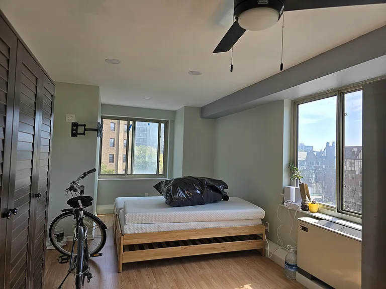 king bed 
bedroom 2