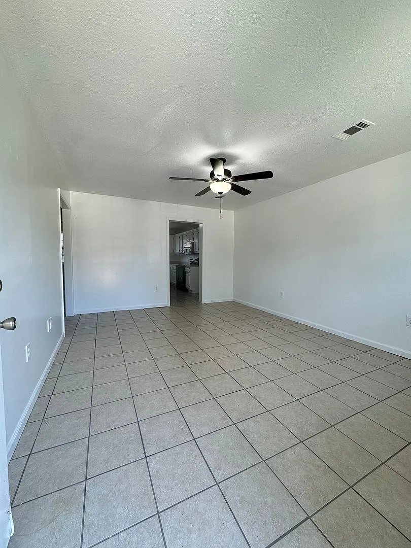 2 Bed / 1 Bath Apartment In Truman. Ready Now! — Photo 3