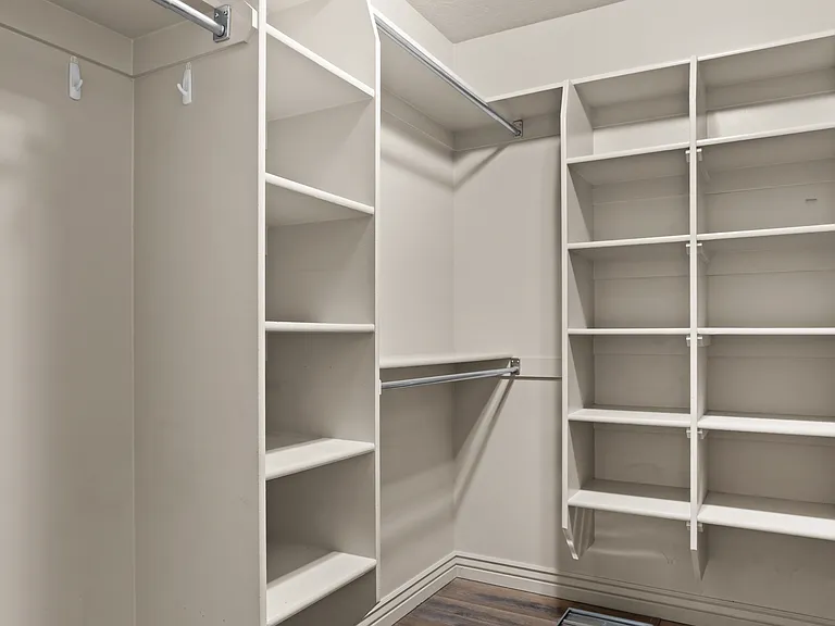 Master Walk-in