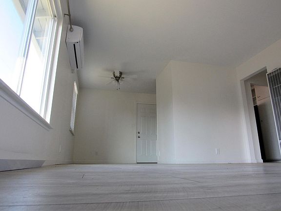 5th image of 630 E Chalynn Cir