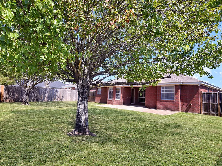 2206 Sandstone Dr — Photo 18