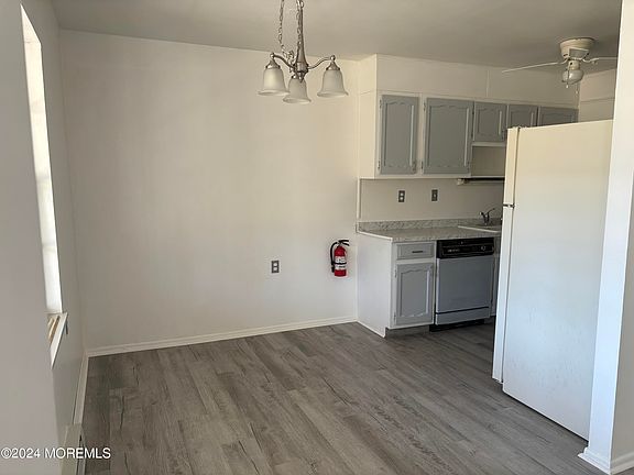 4th image of 877B Balmoral Court