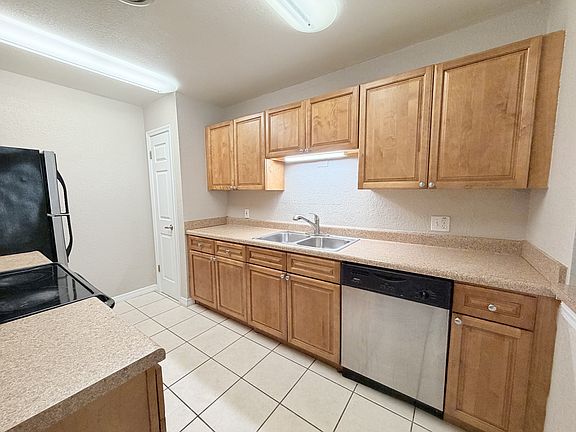 5th image of 1695 Lee Rd