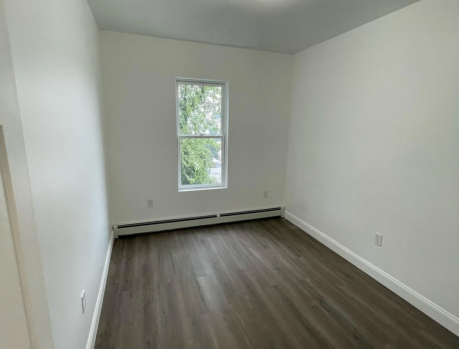 3 bed, 1000 sqft, $2,400 — Photo 4