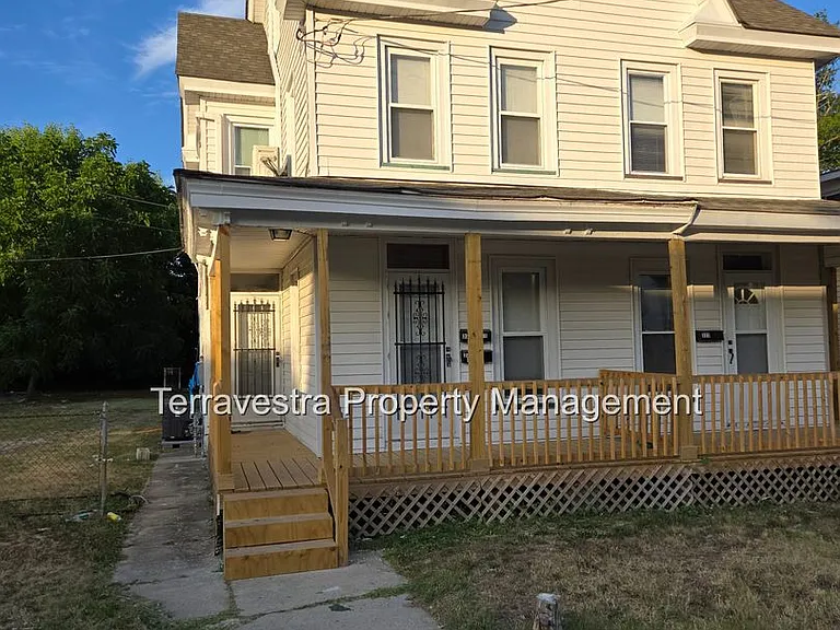 321-323 South 5th Street — Photo 4