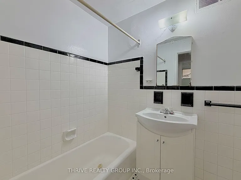 50 Ridout St S #35 — Photo 8