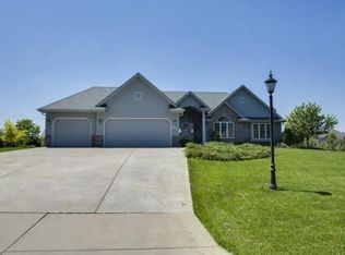 W133N6443 Crestwood Dr, Menomonee Falls, WI 53051