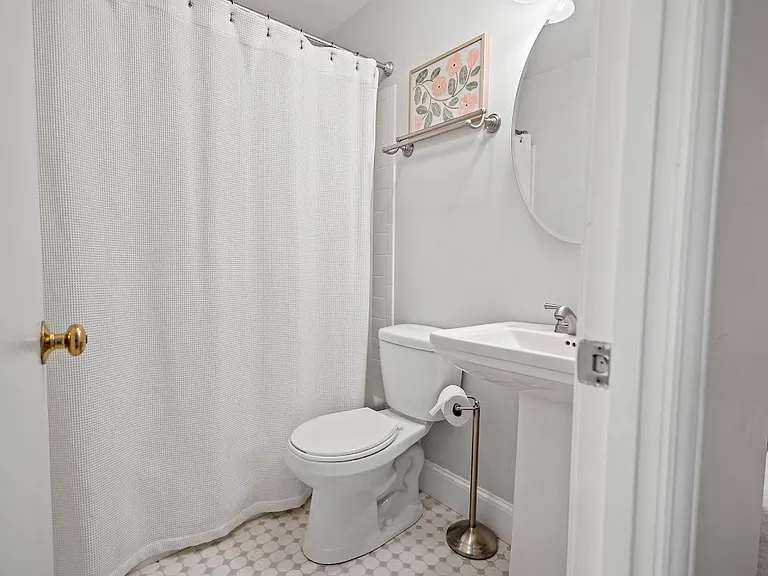 716 S Hanover St — Photo 3