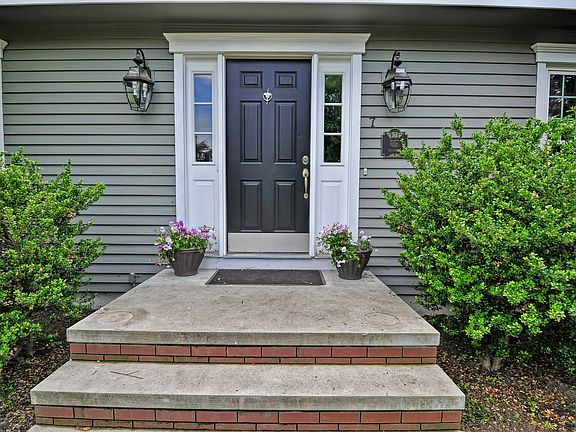 3rd image of 7 Lee Ann Dr