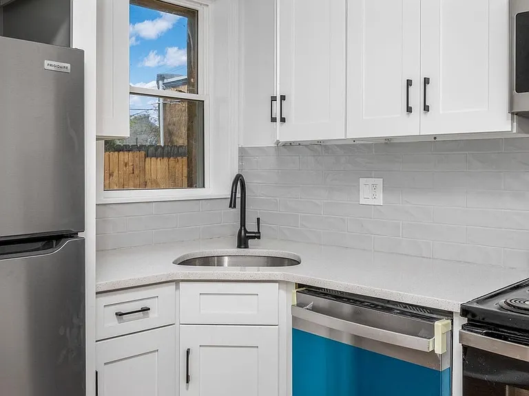 2042 E Somerset St — Photo 3