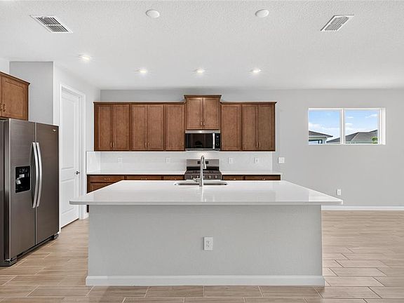 5th image of 9240 DERBYSHIRE DRIVE