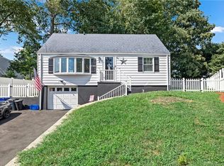 8 Arbor Ct, Norwalk, CT 06854