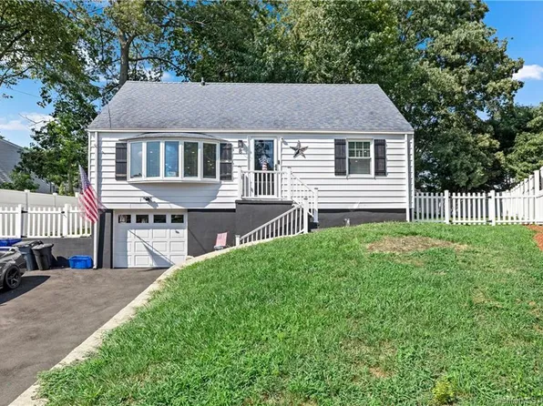 8 Arbor Court, Norwalk, CT 06854