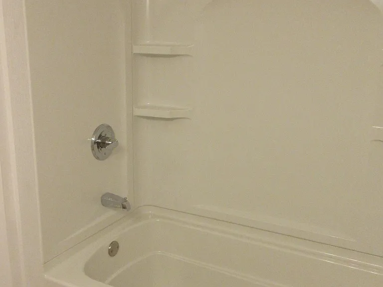 1609 Hawthorn Dr #2 — Photo 8