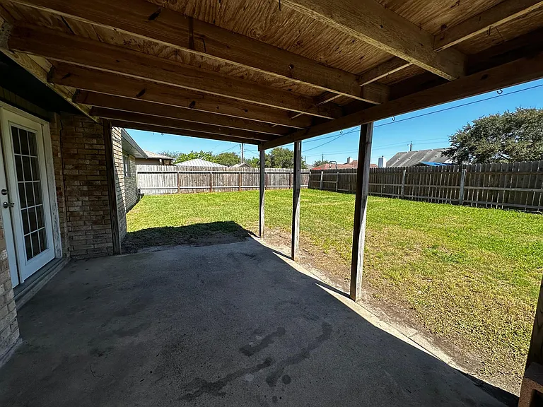 214 Portsmouth Dr — Photo 11