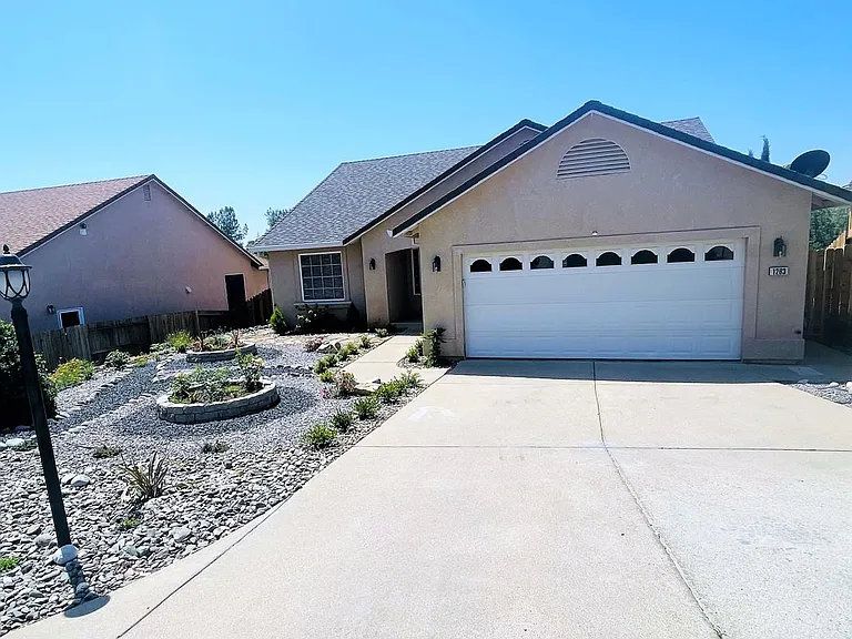 1263 Snowcap Trl — Photo 1