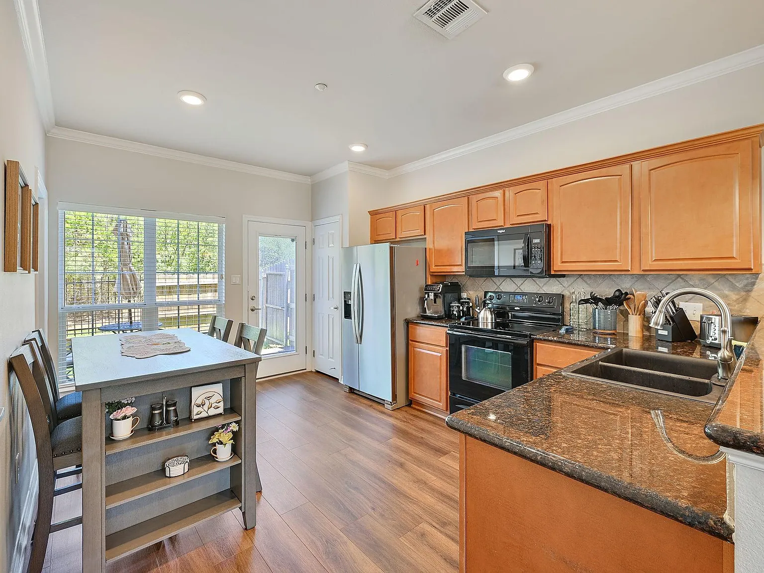4 bed, 4.5 bath, 1856 sqft, $750 — Photo 3