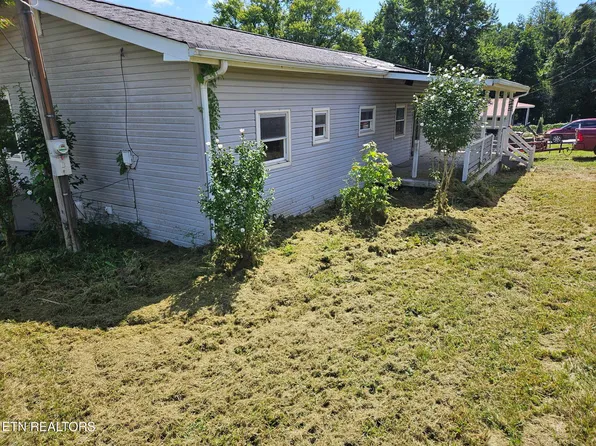 145 Crabtree Ln, Caryville, TN 37714