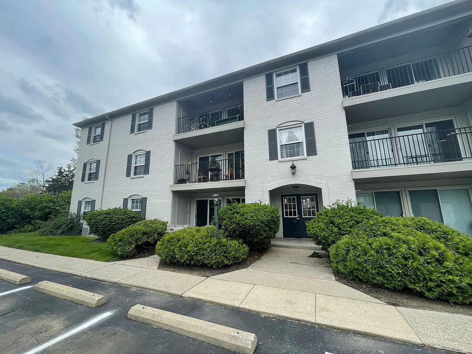 Park Lane Apartments — Photo 2