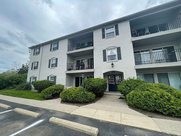 Park Lane Apartments — Photo 2