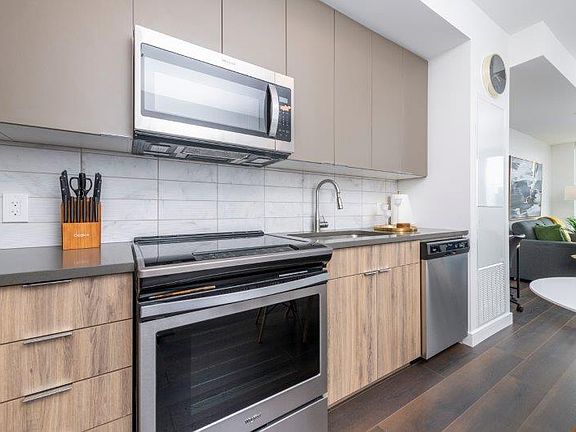 4th image of 510 12th Ave SW #2804