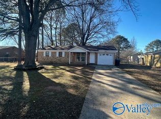 1009 Hillwood Dr SW, Decatur, AL 35601