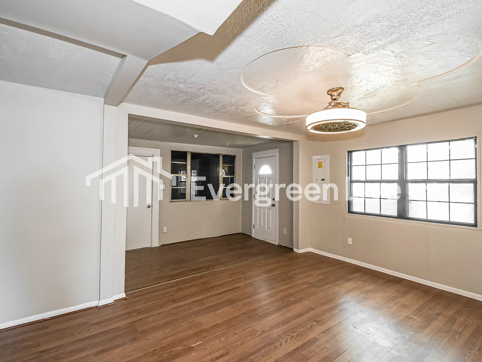 3 bed, 2.0 bath, 2200 sqft, $1,345 — Photo 2
