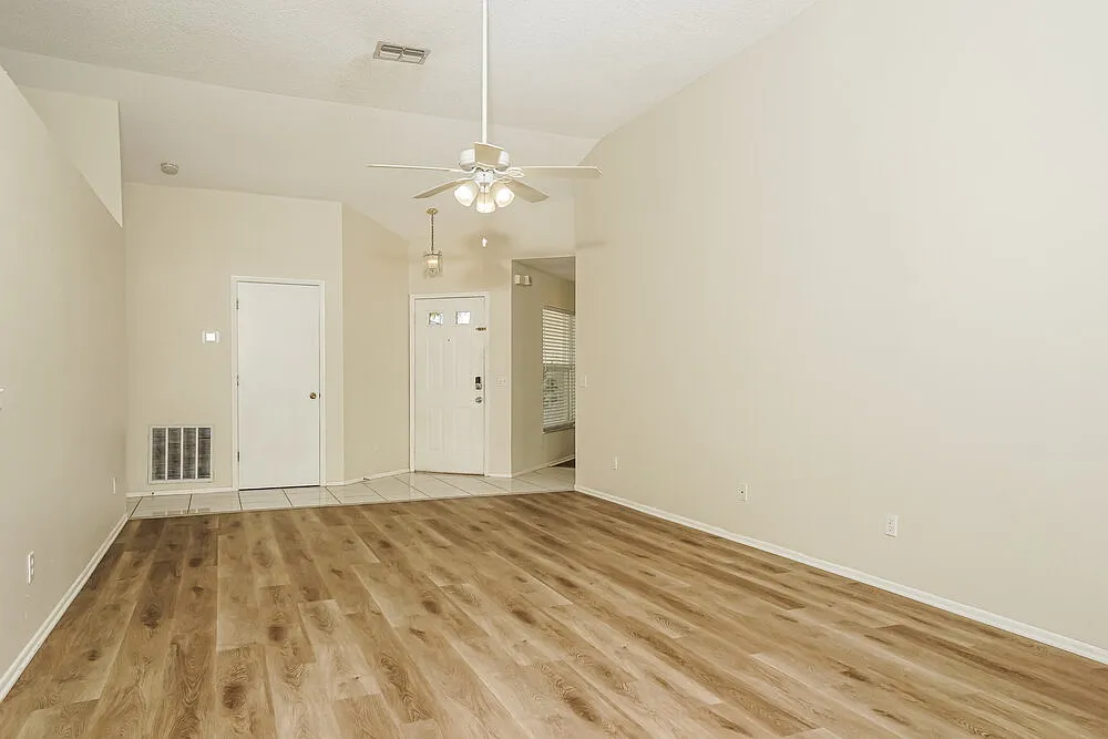 3 bed, 2.0 bath, 1590 sqft, $2,325 — Photo 3