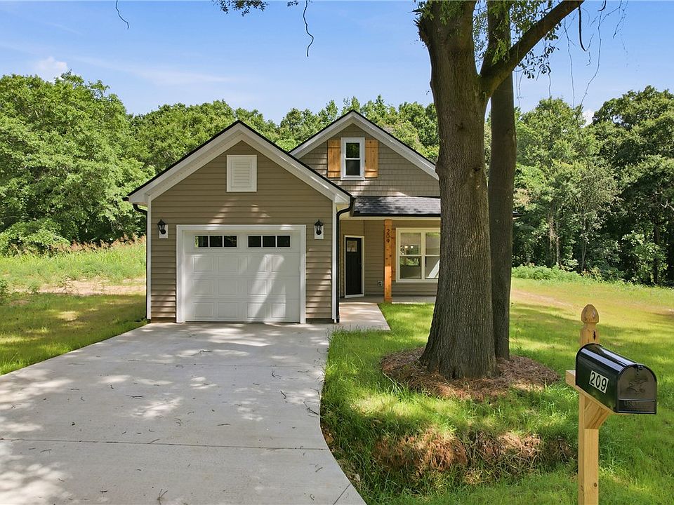 1st image of 209 Poplar Ln