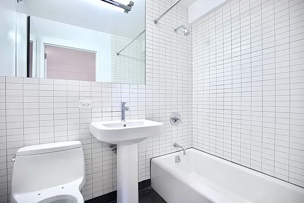 Rented by Manhattan Realty Group | media 13