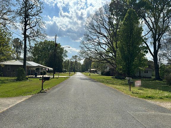 4th image of 920 Edgewood Dr