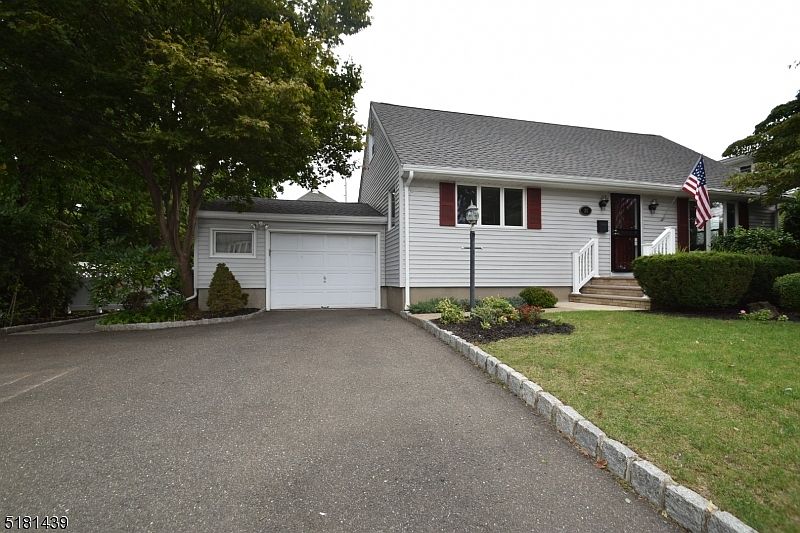 1st image of 25 Radcliffe Ave