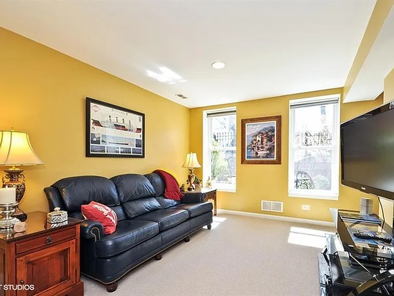1938 W Dickens Ave #G — Photo 5