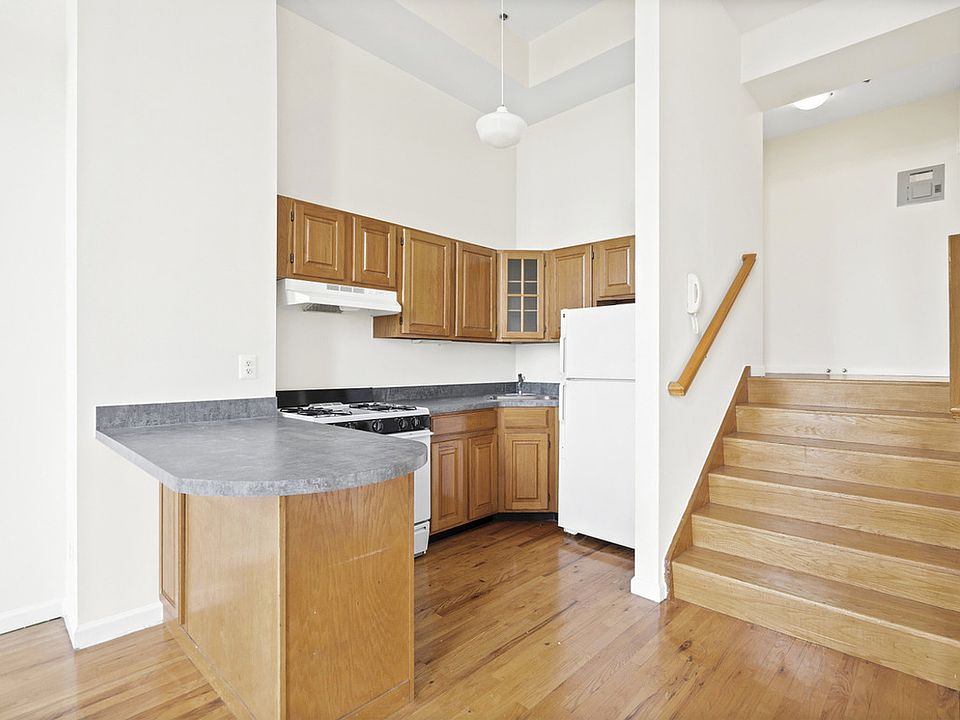 2nd image of 421 Degraw St #6M