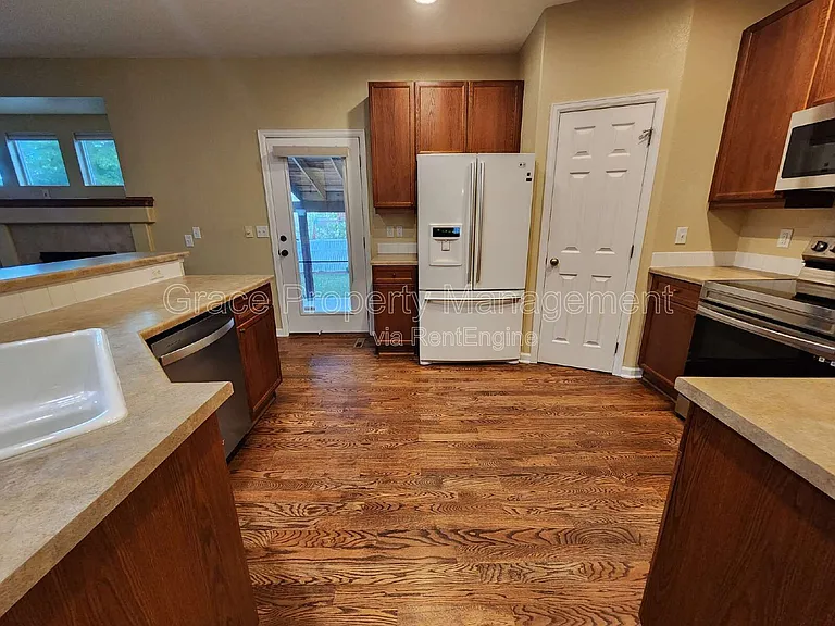 4731 Lucca Dr — Photo 4