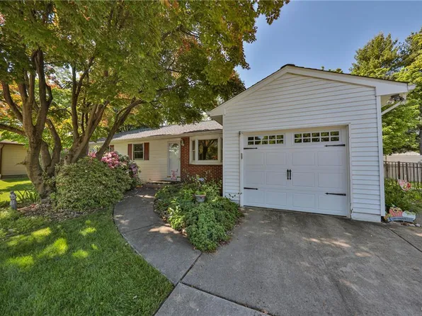 2836 Green Acres Dr, Allentown, PA 18103