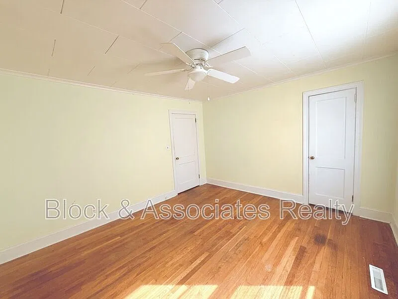 2 bed, 1.0 bath, $995 — Photo 4