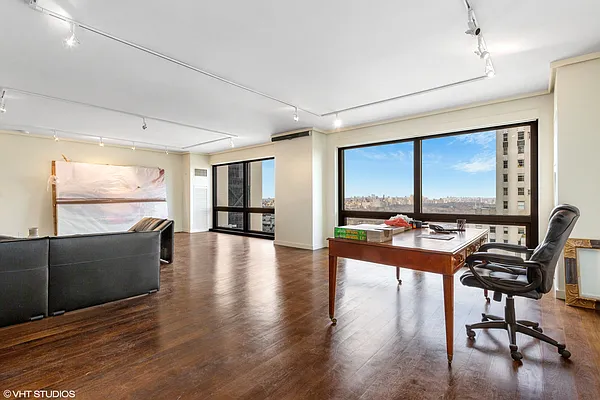 Sold by Maltz Auctions Inc | media 20