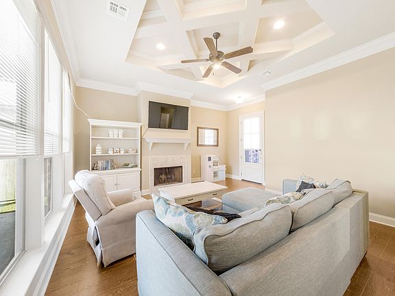 5th image of 604 Highland View Dr