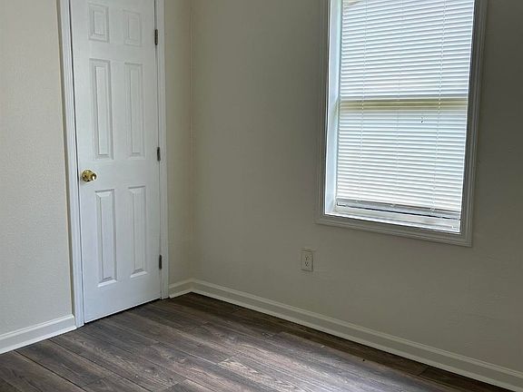 4th image of 1399 Michigan St