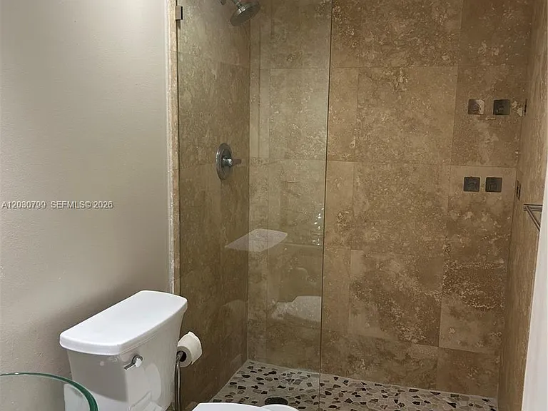 600 NE 36th St #417 — Photo 17