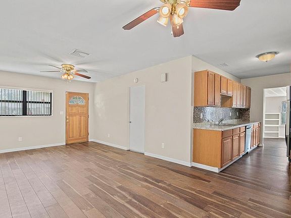 4th image of 2628 Martina Ave