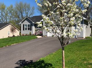 28 White Chapel Rd, Baldwinsville, NY 13027