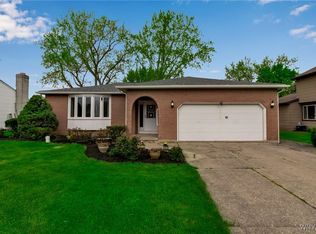 93 Melrose Rd, Grand Island, NY 14072